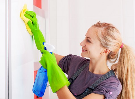 Communal entrance cleaning in an E1 residential block