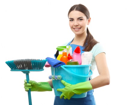 Professional exterior cleaning for a local commercial property in E1